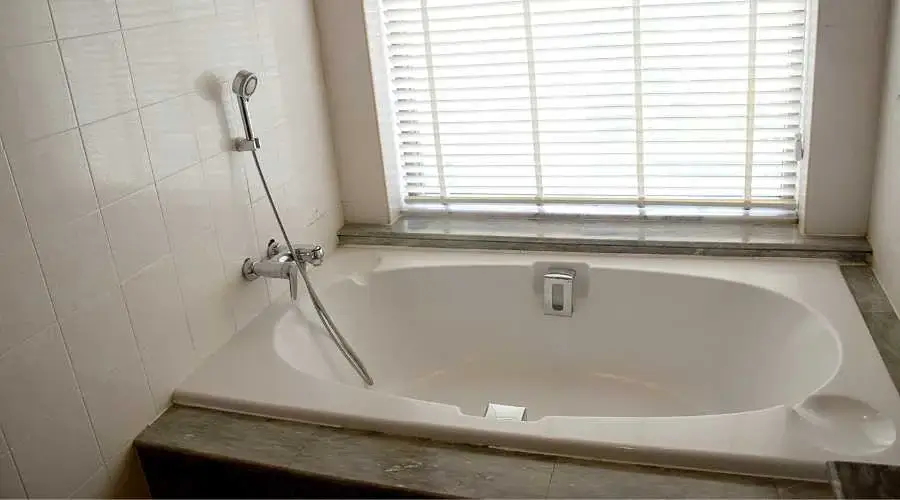 04.10 - tips for successful bathtub reglazing